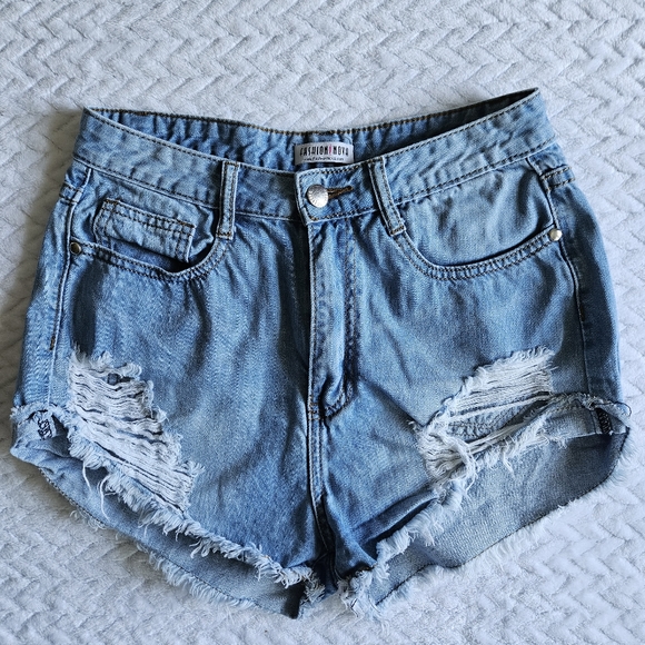 Fashion Nova Hi-Rise Cut-Off Denim Shorts Size Medium (28) - Picture 2 of 12